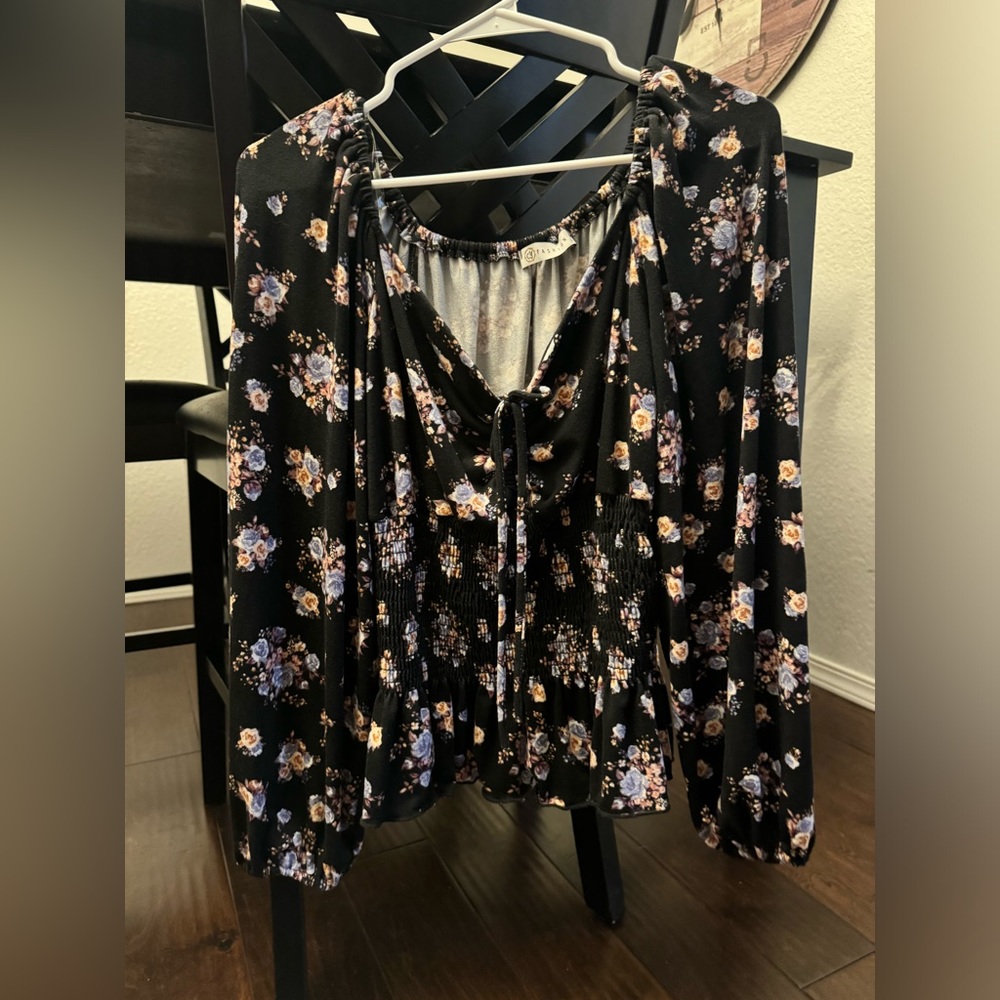 Unworn women's flower top size large
